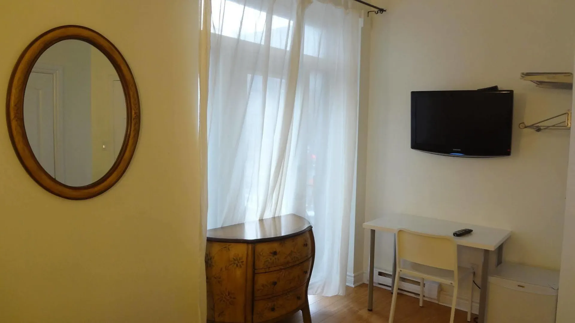 **  Hotel Star Montreal Canada